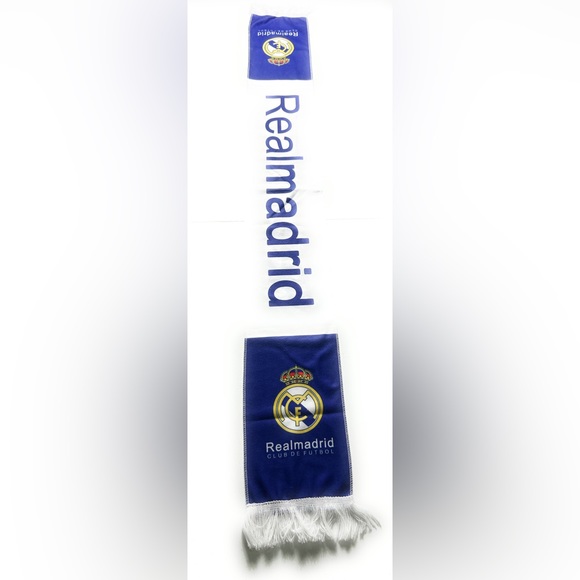 Real Madrid Club De Futbol Winter Scarf - Picture 3 of 3